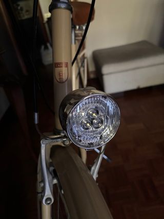 Bicicleta de paseo color crema