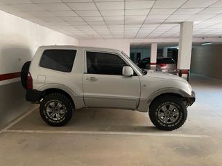 Mitsubishi Montero 2003