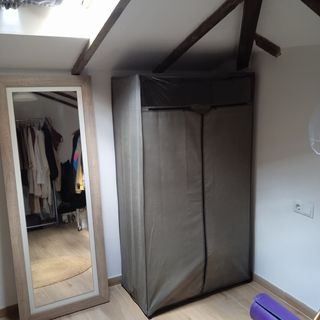 Armario/vestidor de tela beige y gris