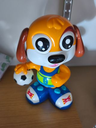 Juguete perro futbolista con balón