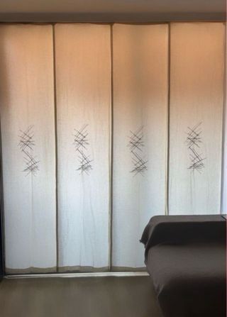 Tende a pannello giapponesi beige e grigie