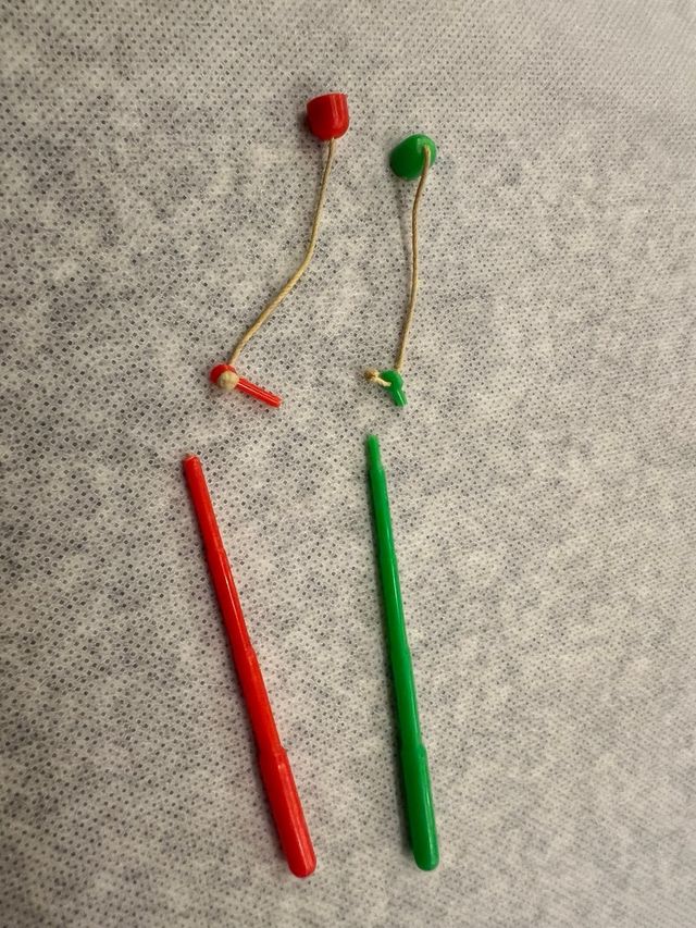 Gioco di pesca con pesciolini colorati