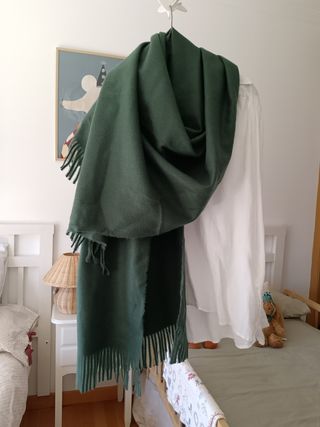 Bufanda verde con flecos