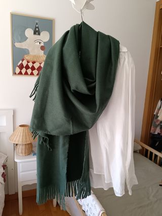 Bufanda verde con flecos