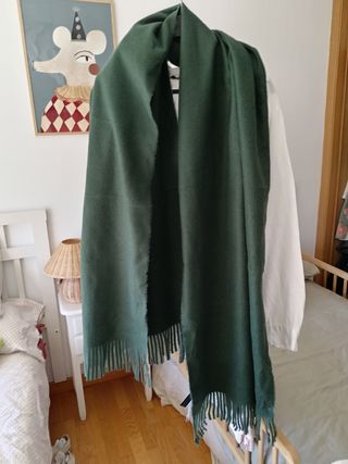Bufanda verde con flecos