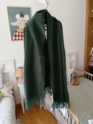 Bufanda verde con flecos