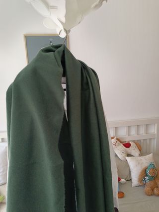 Bufanda verde con flecos