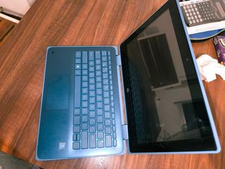 Portátil HP Táctil con Windows Pro Azul