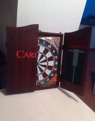 Diana de dardos con armario Carlos III