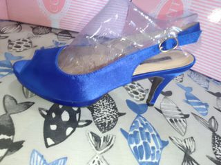 Zapatos de tacón azul peep toe
