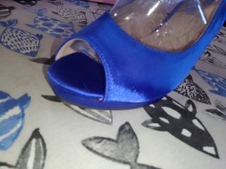 Zapatos de tacón azul peep toe