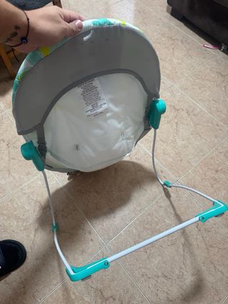 Mecedora de bebé con estampado de tucán