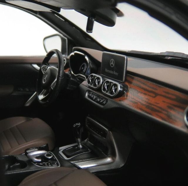 Mercedes X-Klasse 1/18 Negro