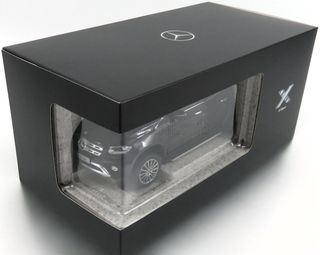 Mercedes X-Klasse 1/18 Negro