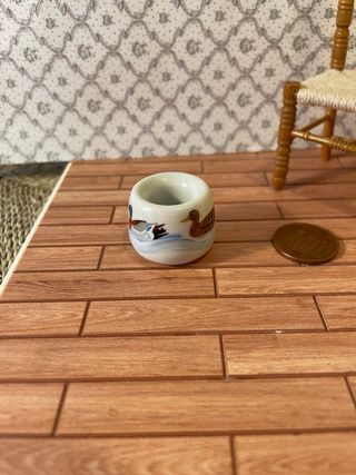 Vaso con anatre per casa delle bambole