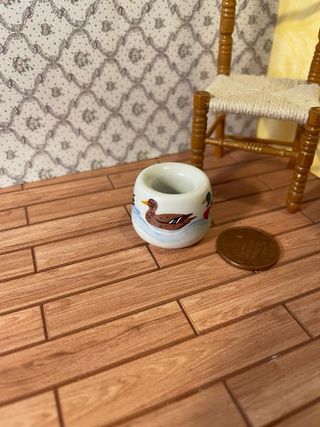 Vaso con anatre per casa delle bambole