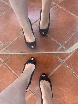 Zapatos de tacón con encaje negro
