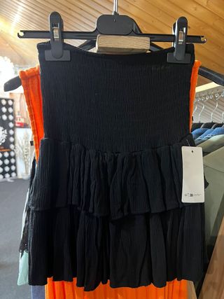 Falda pantalón negra con volantes