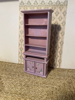 Libreria malva per casa delle bambole