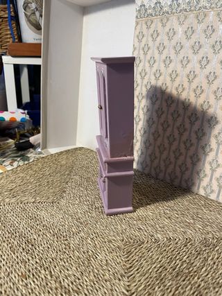 Credenza malva per casa delle bambole