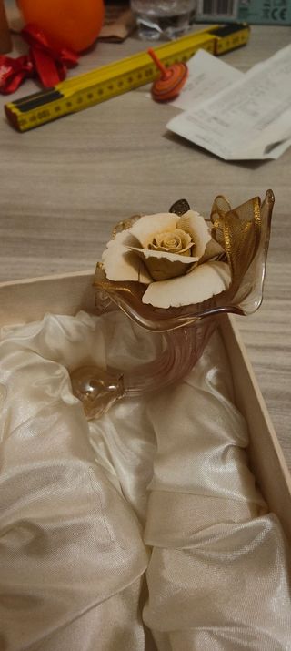 Soprammobile fiore rosa in vetro e tessuto