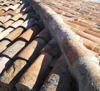 Tejas árabes de barro