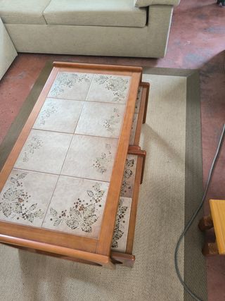 Mesa de centro de madera y cerámica