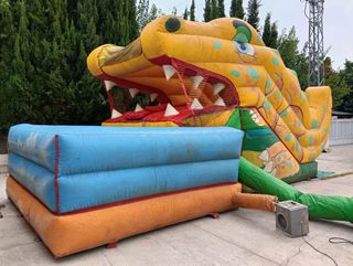 Alquiler hinchable cocodrilo tragón 