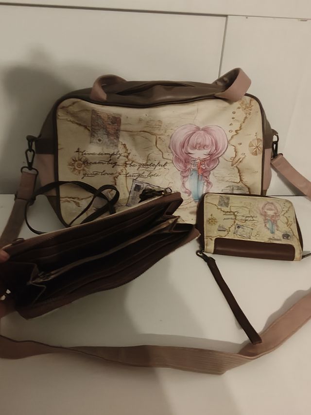 Bolso y cartera con diseño de mapa