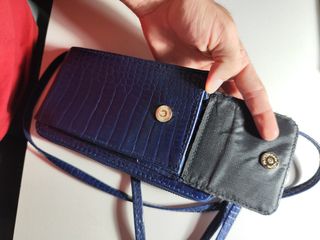Bandolera móvil azul efecto piel cocodrilo