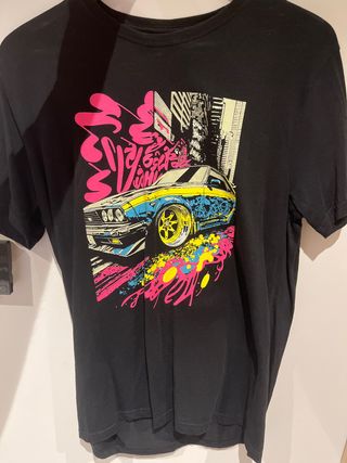 Camiseta Silver Estampado Coche Neón