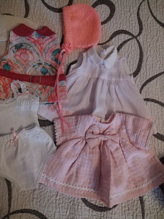 MUÑECA LOTE VESTIDOS 