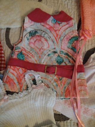 MUÑECA LOTE VESTIDOS 