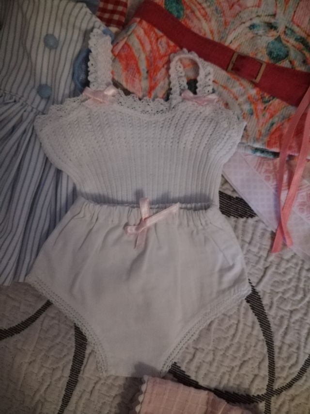 MUÑECA LOTE VESTIDOS 