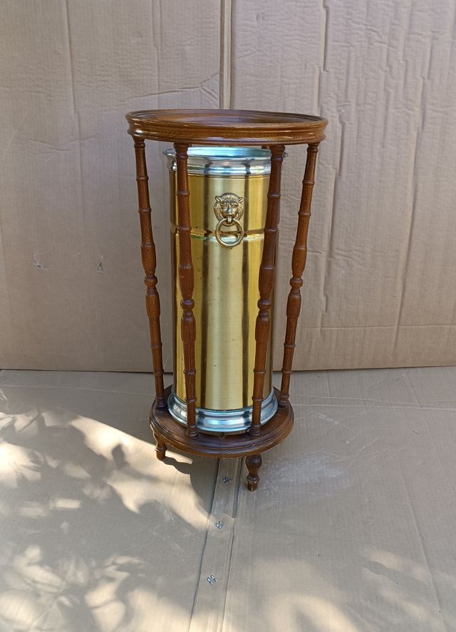 Paragüero latón y madera con león