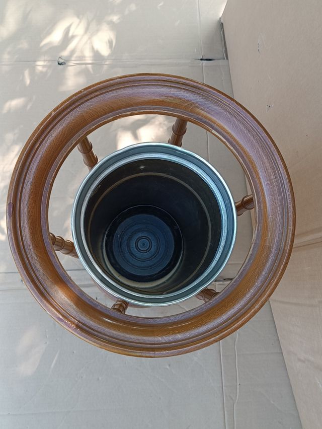 Paragüero latón y madera con león