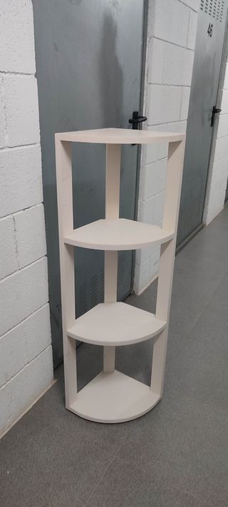 Mueble estantería esquinero