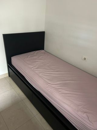 Cama individual IKEA con almacenaje