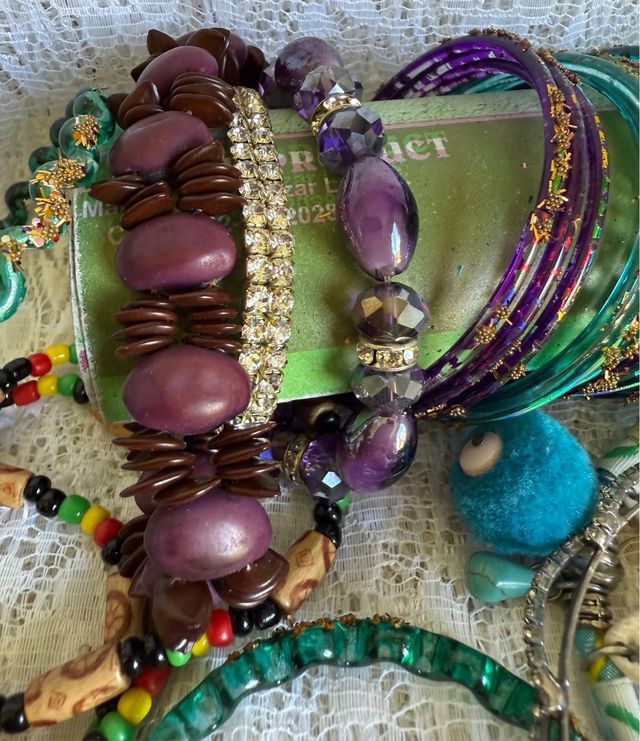 Grande lotto di braccialetti assortiti