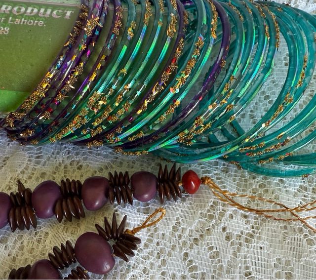 Grande lotto di braccialetti assortiti