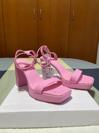 Sandalias Bershka tacón plataforma rosa T.37