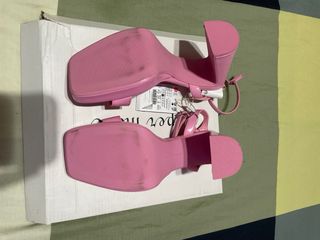 Sandalias Bershka tacón plataforma rosa T.37