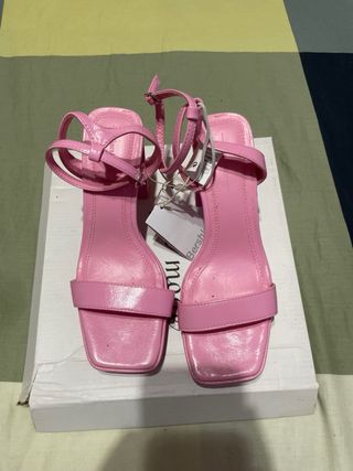 Sandalias Bershka tacón plataforma rosa T.37