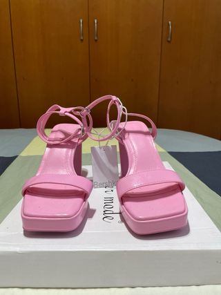 Sandalias Bershka tacón plataforma rosa T.37