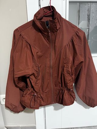 Chaqueta cortavientos color teja Talla XS