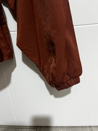 Chaqueta cortavientos color teja Talla XS