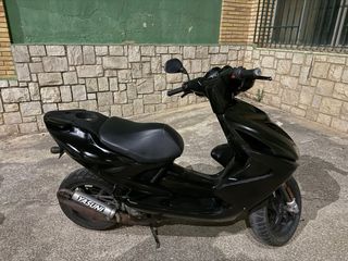 Yamaha Aerox Negra