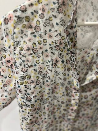 Camisa Stradivarius flores 