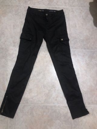 Pantalón negro cuero con bolsillos