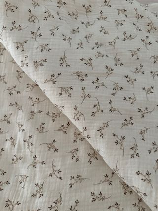 Conjunto chichonera y colcha cuna floral